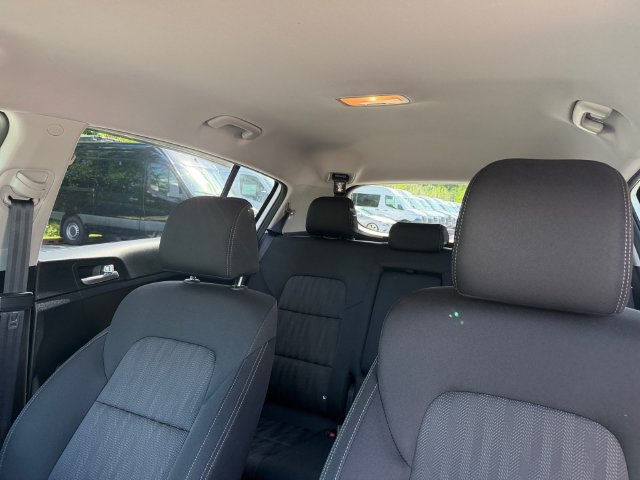 Used 2022 Kia Sportage LX AWD/4WD image 6