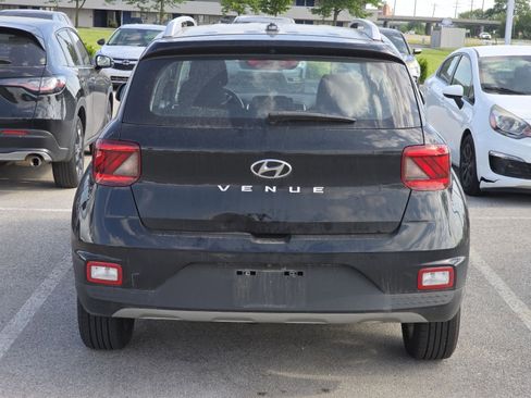 Used 2023 Hyundai Venue SEL w/ Cargo Package FWD image 7