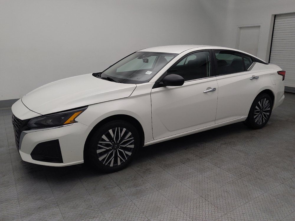 Used 2025 Nissan Altima 2.5 SV AWD/4WD image 2