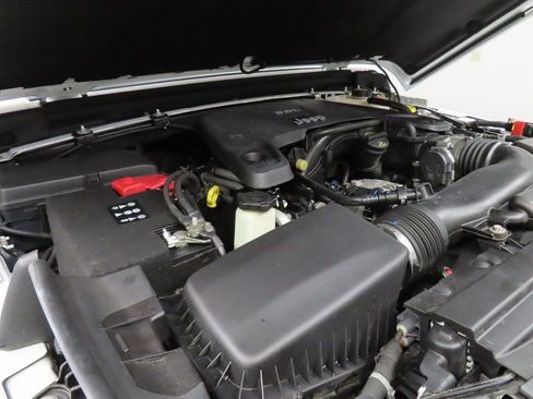 Used 2018 Jeep Wrangler Unlimited Sahara w/ Cold Weather Group image 20