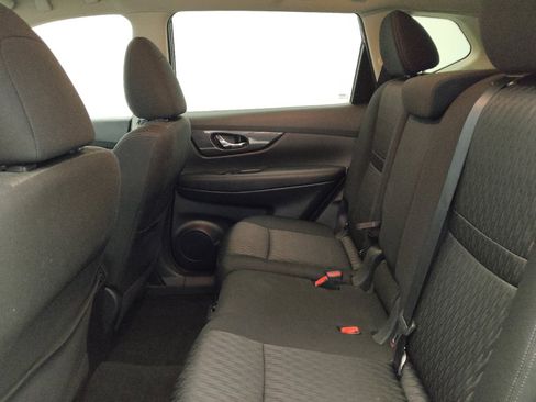 Used 2017 Nissan Rogue SV FWD image 18