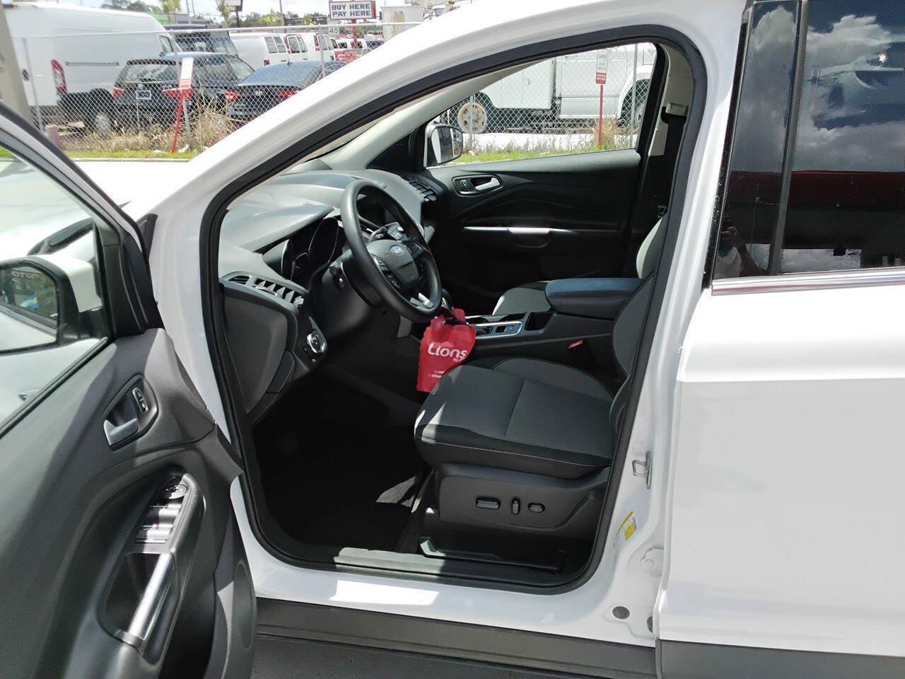 Used 2019 Ford Escape SE FWD image 5