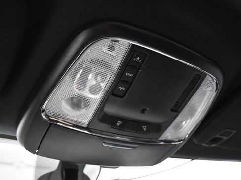 Used 2021 Jeep Grand Cherokee Laredo AWD/4WD image 26