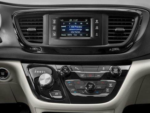 Used 2018 Chrysler Pacifica Touring-L w/ Premium Audio Group FWD image 7
