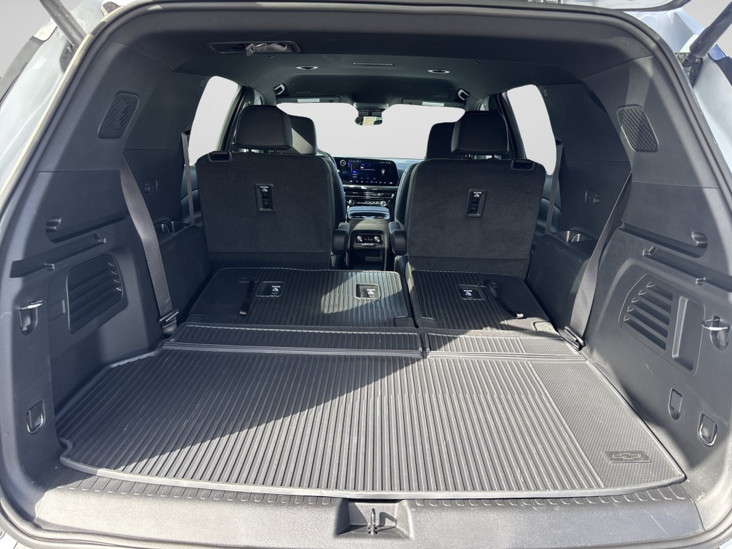 Used 2026 Chevrolet Traverse LT w/ LPO, Floor Liner Package AWD/4WD image 9