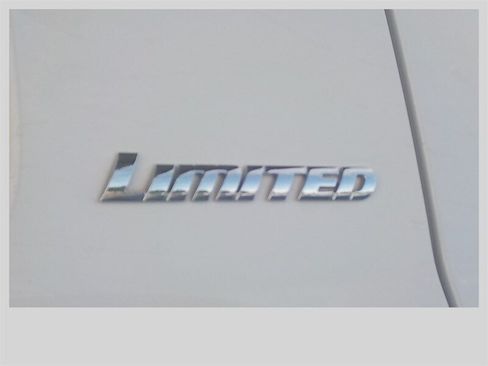 Used 2018 Toyota Tundra Limited w/ Limited Premium Package AWD/4WD image 30