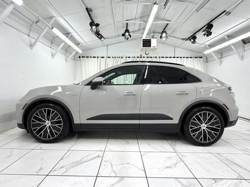 New 2026 Porsche Macan 4 Electric image 15