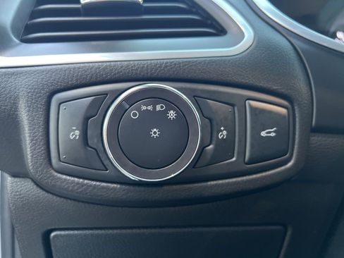 Used 2017 Ford Edge Titanium image 25