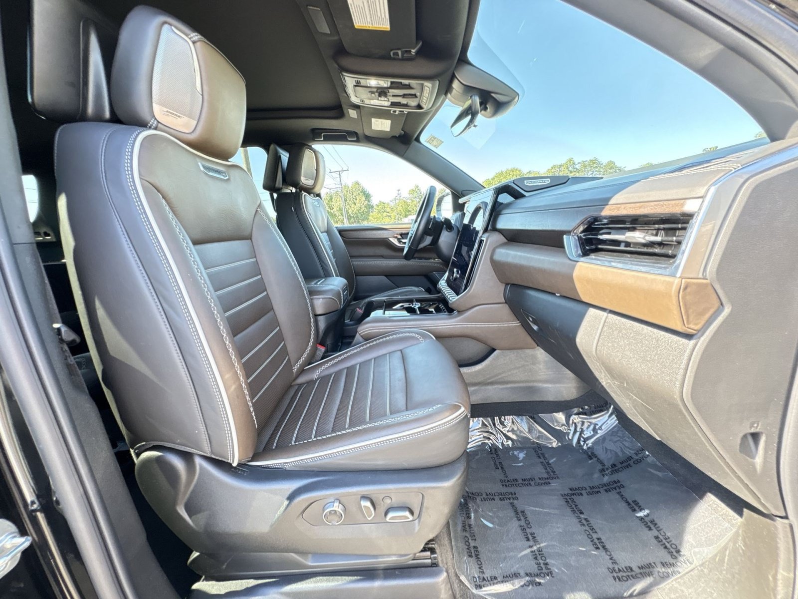 Used 2025 GMC Yukon XL Denali Ultimate AWD/4WD image 29
