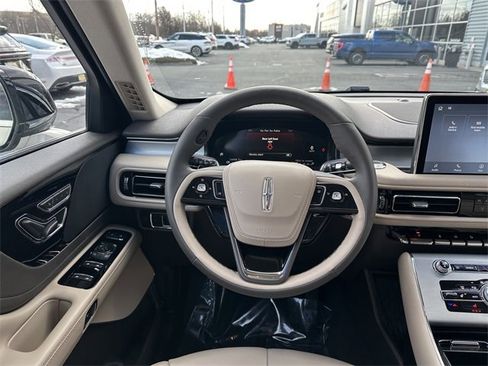 Certified 2023 Lincoln Aviator Standard w/ Premium Package image 14