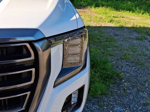 Used 2023 GMC Yukon AT4 AWD/4WD image 6