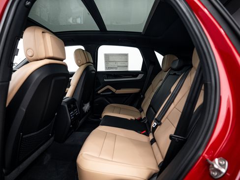 Certified 2026 Porsche Cayenne AWD/4WD image 21