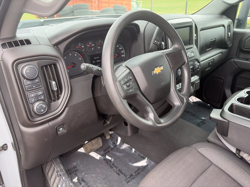 Used 2025 Chevrolet Silverado 2500 Custom w/ Custom Value Package AWD/4WD image 9