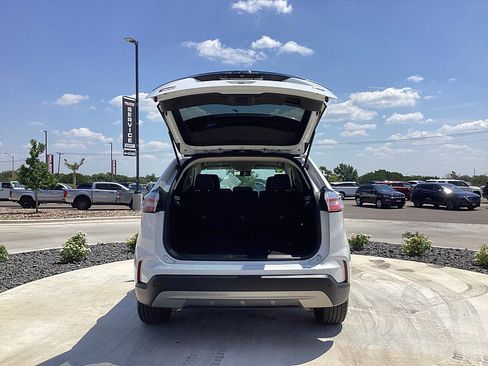 Used 2024 Ford Edge SEL image 8