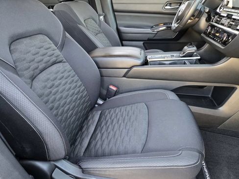 Used 2022 Nissan Pathfinder SV w/ SV Black Package FWD image 11