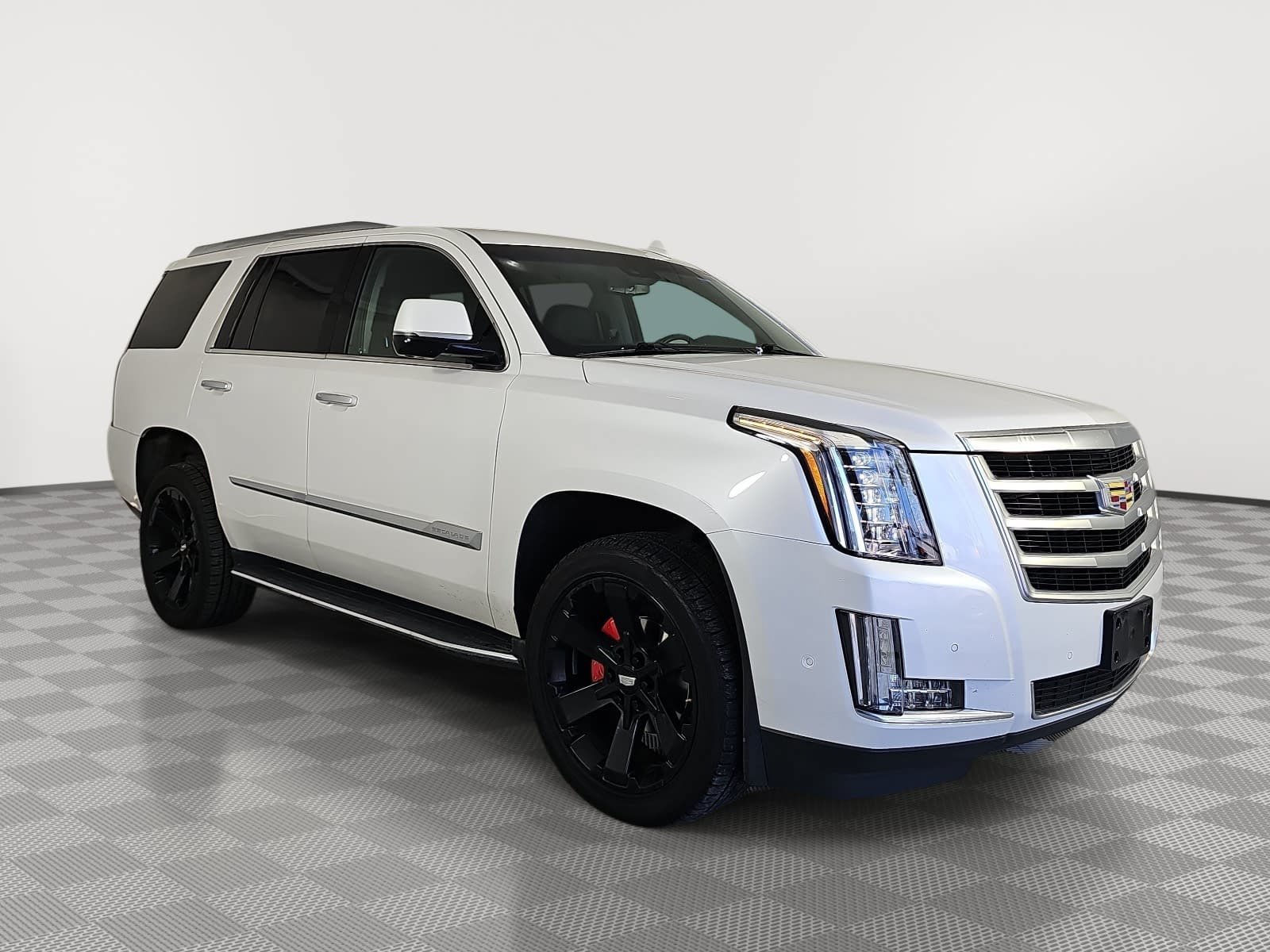 Used 2019 Cadillac Escalade Luxury AWD/4WD image 2
