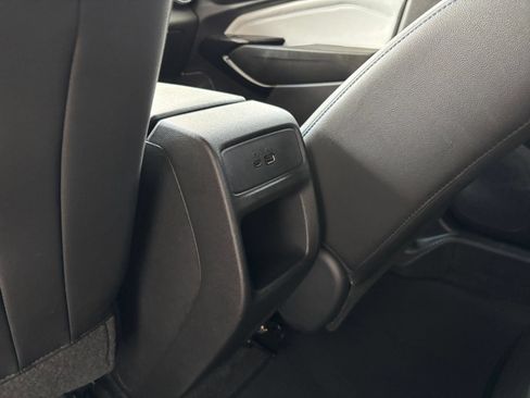 Used 2025 Chevrolet Trax LT w/ LT Convenience Package FWD image 23