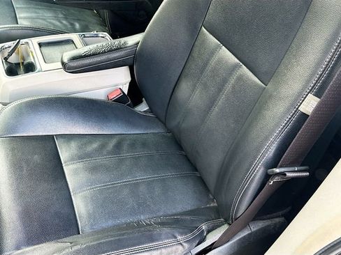 Used 2015 Chrysler Town & Country Touring w/ Driver Convenience Group image 20