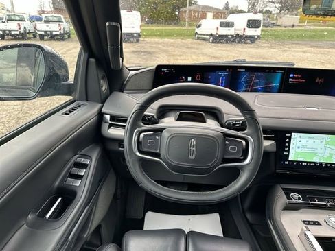 Used 2025 Lincoln Navigator Reserve w/ Jet Appearance Package image 13