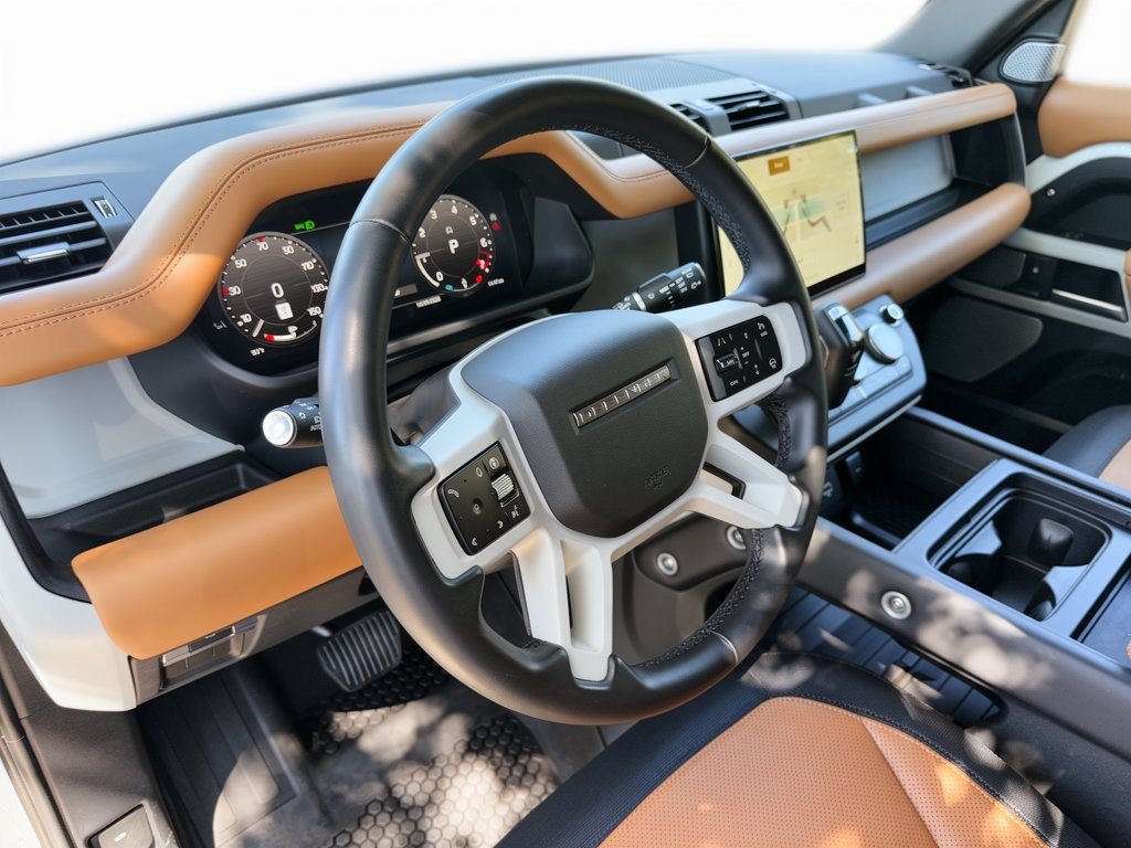 Used 2024 Land Rover Defender 130 X-Dynamic SE AWD/4WD image 4