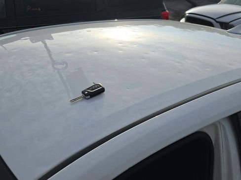 Used 2021 Toyota Corolla LE image 6