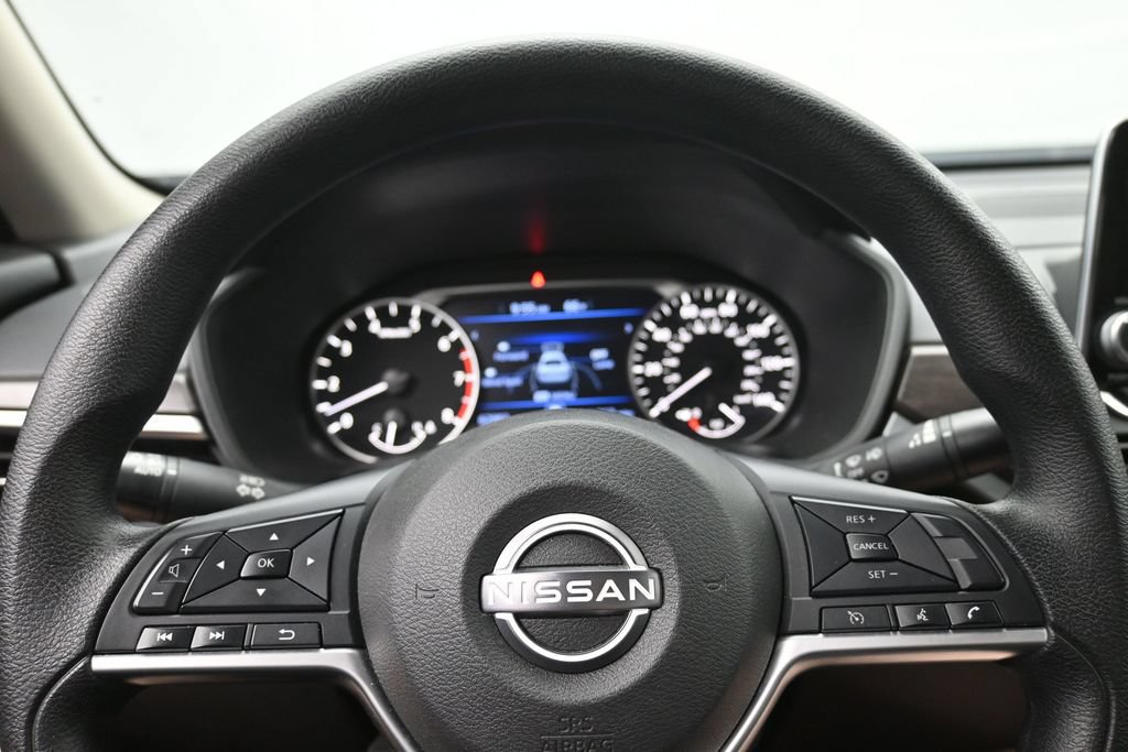 Used 2024 Nissan Altima 2.5 SV FWD image 12