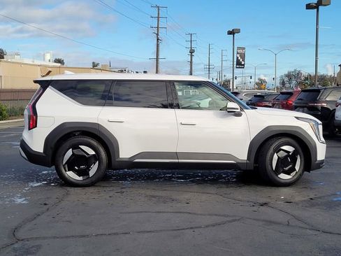 New 2026 Kia EV9 Light image 4