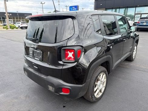 Used 2023 Jeep Renegade Latitude AWD/4WD image 4