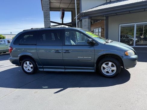 Used 2006 Dodge Grand Caravan SXT w/ Leather Interior Group FWD image 4