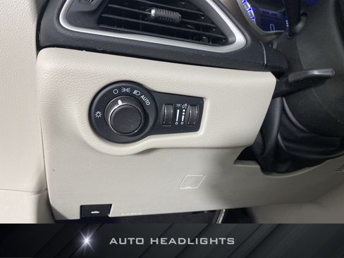 Used 2023 Chrysler Voyager LX FWD image 24