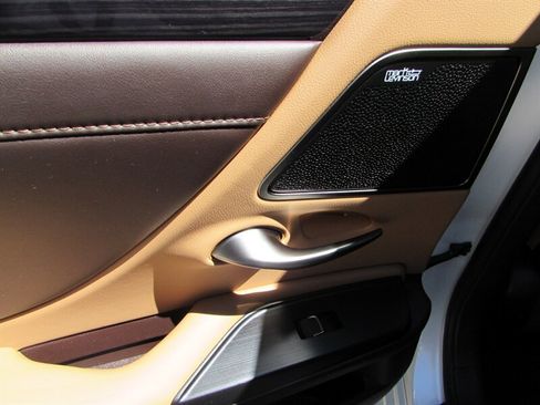Used 2021 Lexus ES 300h w/ Accessory Package FWD image 26