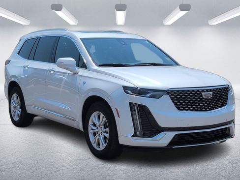 Certified 2024 Cadillac XT6 Luxury w/ LPO, Floor Liner Package AWD/4WD image 9