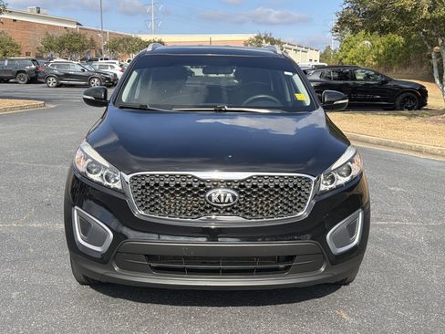 Used 2017 Kia Sorento LX image 2