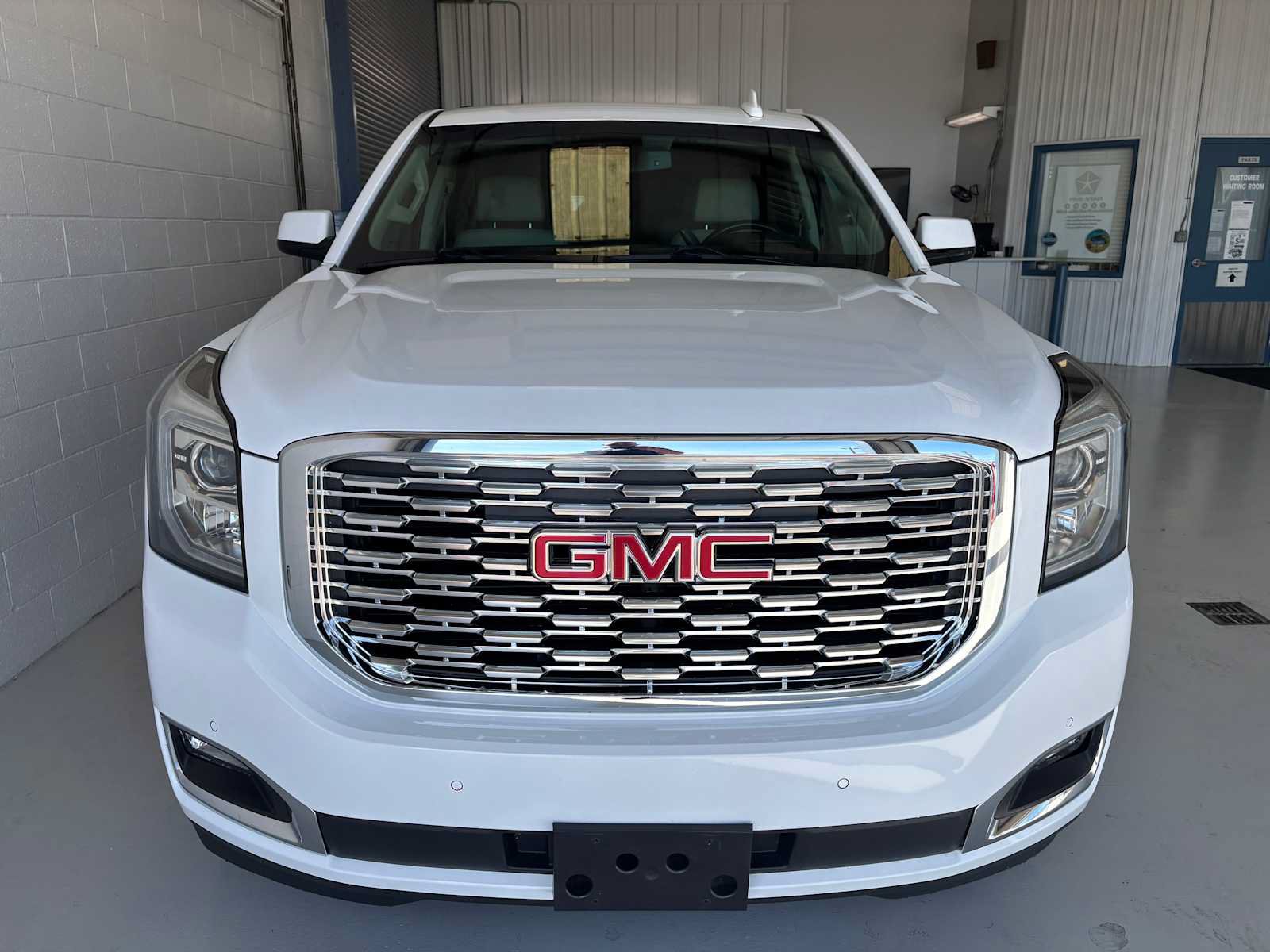 Used 2019 GMC Yukon Denali w/ Denali Ultimate Package AWD/4WD image 3