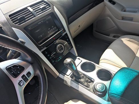 Used 2014 Ford Explorer Limited w/ Equipment Group 301A AWD/4WD image 19