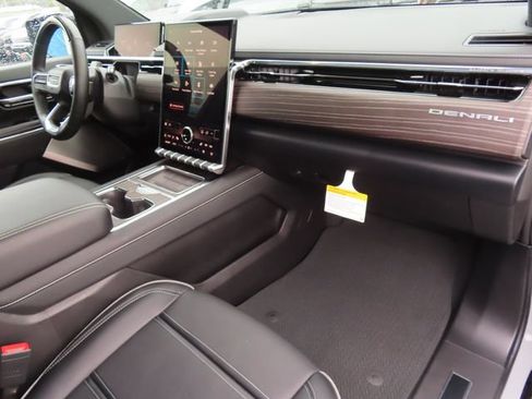 Used 2025 GMC Sierra EV Denali AWD/4WD image 45