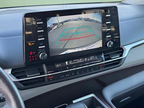 Used 2024 Toyota Sienna XLE image 25