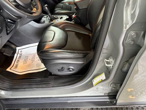 Certified 2022 Jeep Cherokee Trailhawk w/ Technology Group B image 24