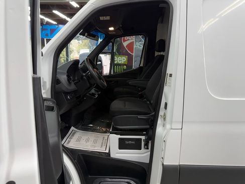 Used 2020 Mercedes-Benz Sprinter 2500 image 10