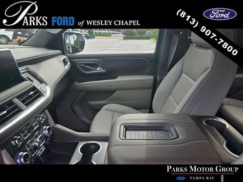 Used 2024 GMC Yukon SLT w/ SLT Premium Package AWD/4WD image 11