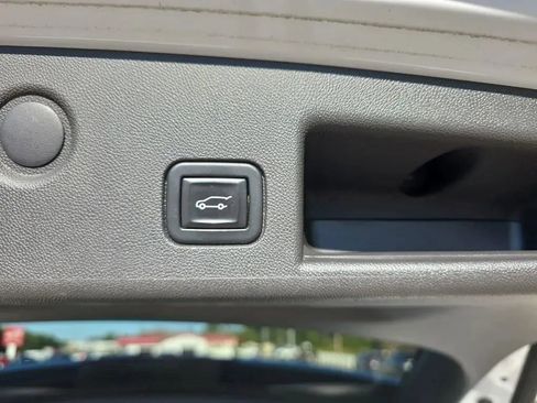 Used 2021 Chevrolet Equinox LT image 47