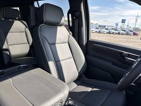 New 2026 Chevrolet Suburban Premier RWD image 30