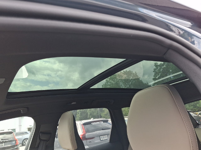 Used 2026 Volvo XC60 B5 Plus AWD/4WD image 14