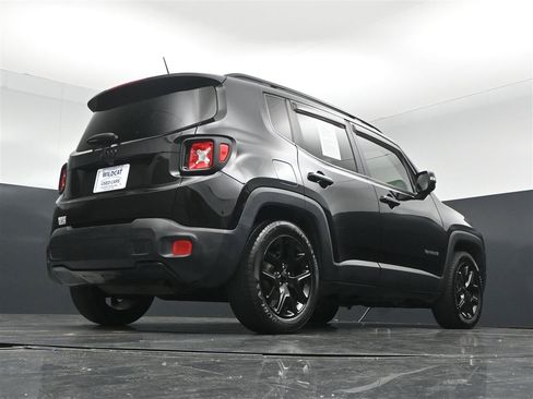 Used 2017 Jeep Renegade Altitude FWD image 22