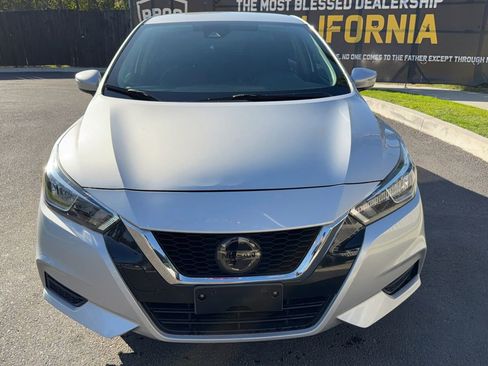 Used 2020 Nissan Versa SV image 4