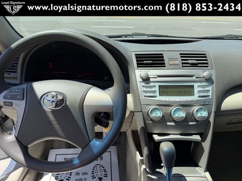 Used 2009 Toyota Camry LE FWD image 17