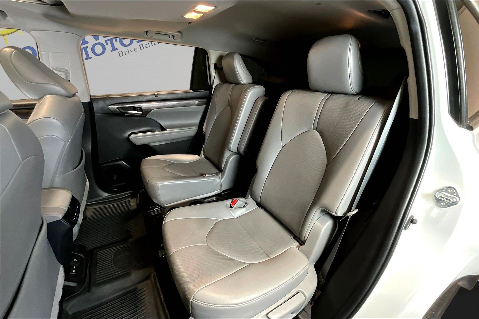 Used 2022 Toyota Highlander Limited FWD image 23