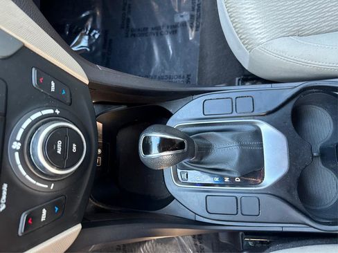 Used 2017 Hyundai Santa Fe Sport FWD image 38