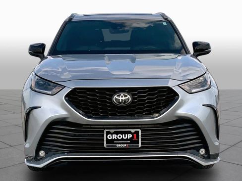 Used 2022 Toyota Highlander XSE AWD/4WD image 4