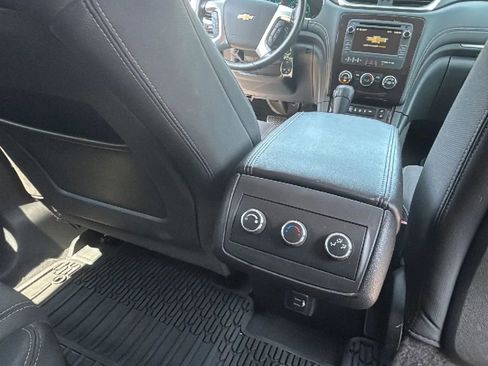 Used 2017 Chevrolet Traverse LT w/ Style and Technology Package image 19